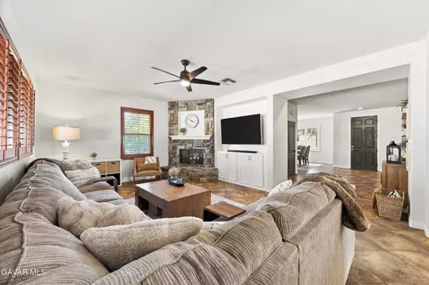 Living - 111 Elderberry Ct, Tehachapi, CA 93561 photo 6 of 7