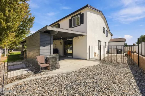 Exterior - 111 Elderberry Ct, Tehachapi, CA 93561 photo 4 of 10