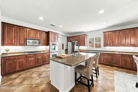 Kitchen - 111 Elderberry Ct, Tehachapi, CA 93561 photo 2 of 7