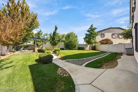 Exterior - 111 Elderberry Ct, Tehachapi, CA 93561 photo 6 of 10