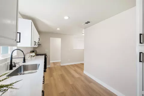 Entry Way - 343 E Lingard St, Lancaster, CA 93535 photo 3 of 4