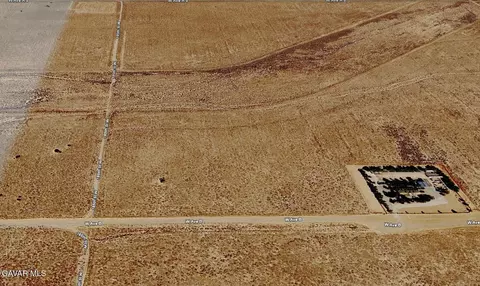 185 Th St W, Lancaster, CA 93536 photo 2