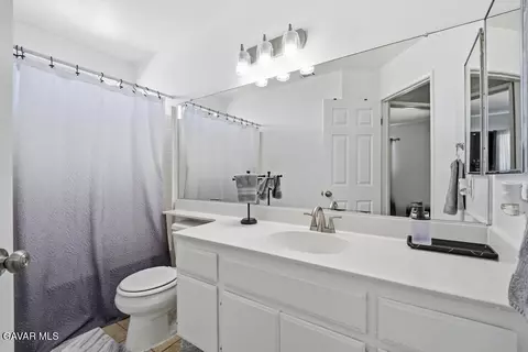Bath - 45664 Balmoral Ct, Lancaster, CA 93534 photo 2 of 4