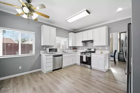 Kitchen - 45664 Balmoral Ct, Lancaster, CA 93534 photo 1 of 1