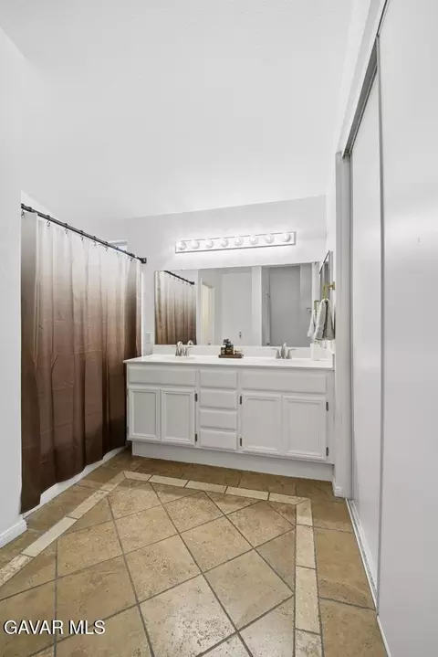 Bath - 45664 Balmoral Ct, Lancaster, CA 93534 photo 3 of 4