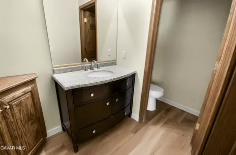 Bath - 1310 Caren Ct, Lancaster, CA 93534 photo 2 of 12