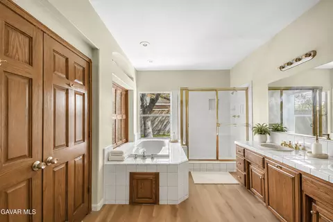 Bath - 1310 Caren Ct, Lancaster, CA 93534 photo 9 of 12
