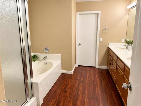 Bath - 2233 Avenida Del Mar, Lancaster, CA 93535 photo 3 of 3
