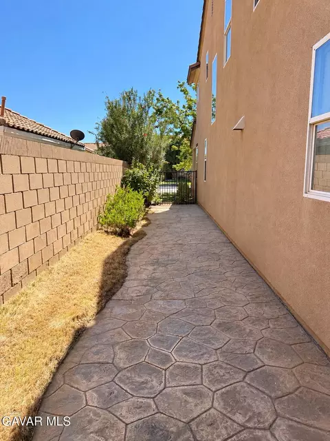 Exterior - 2233 Avenida Del Mar, Lancaster, CA 93535 photo 2 of 2