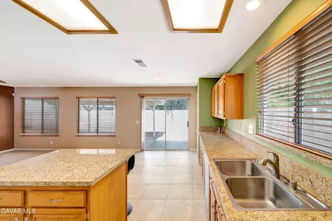Kitchen - 1737 Minter Way, Lancaster, CA 93534 photo 5 of 5