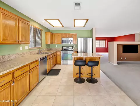 Kitchen - 1737 Minter Way, Lancaster, CA 93534 photo 2 of 5