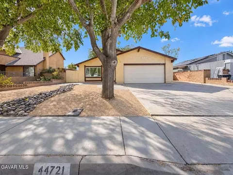 Exterior - 44721 Benald St, Lancaster, CA 93535 photo 2 of 11