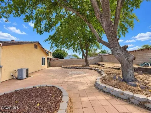 Exterior - 44721 Benald St, Lancaster, CA 93535 photo 9 of 11