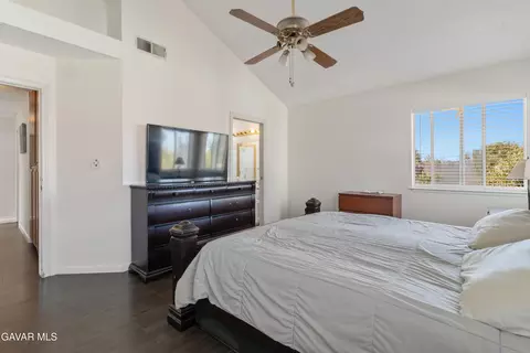 Bedroom - 1137 Redwood Ct, Tehachapi, CA 93561 photo 2 of 7