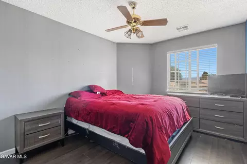 Bedroom - 1137 Redwood Ct, Tehachapi, CA 93561 photo 3 of 7