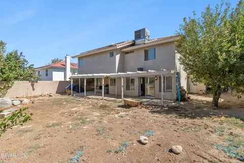 Exterior - 1137 Redwood Ct, Tehachapi, CA 93561 photo 4 of 6