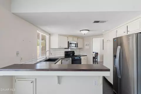 Kitchen - 1137 Redwood Ct, Tehachapi, CA 93561 photo 1 of 4