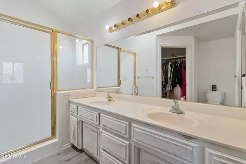 Bath - 1137 Redwood Ct, Tehachapi, CA 93561 photo 1 of 3