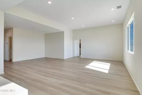 1518 E Holguin St, Lancaster, CA 93535