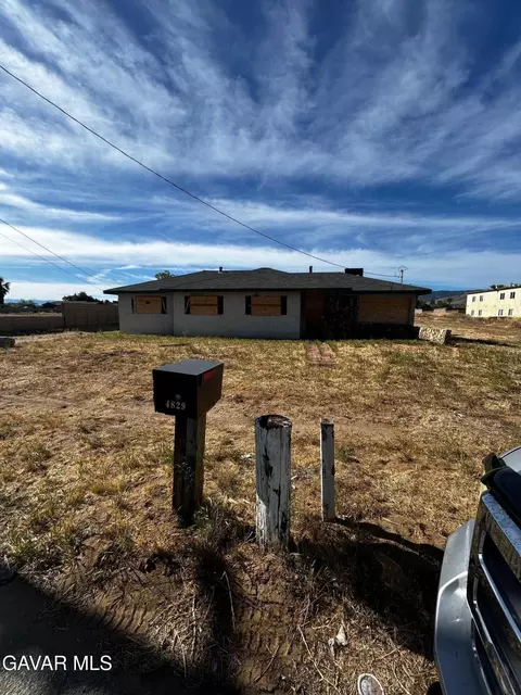 4818 W Avenue L8, Lancaster, CA 93535