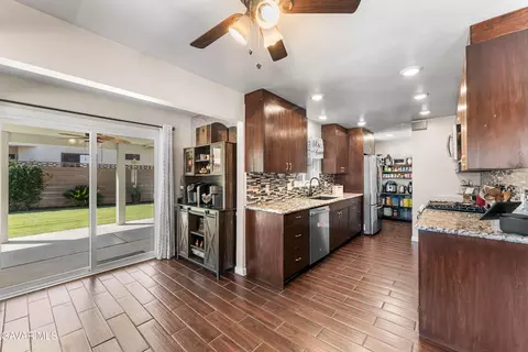 Kitchen - 37730 Lasker Ave, Palmdale, CA 93550 photo 2 of 7
