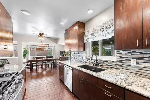 Kitchen - 37730 Lasker Ave, Palmdale, CA 93550 photo 5 of 7