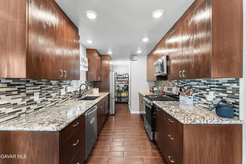 Kitchen - 37730 Lasker Ave, Palmdale, CA 93550 photo 1 of 7