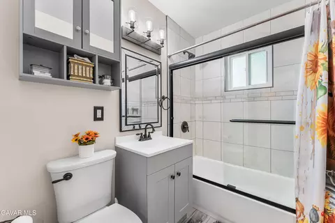Bath - 37730 Lasker Ave, Palmdale, CA 93550 photo 2 of 2