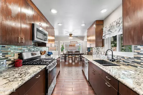 Kitchen - 37730 Lasker Ave, Palmdale, CA 93550 photo 7 of 7