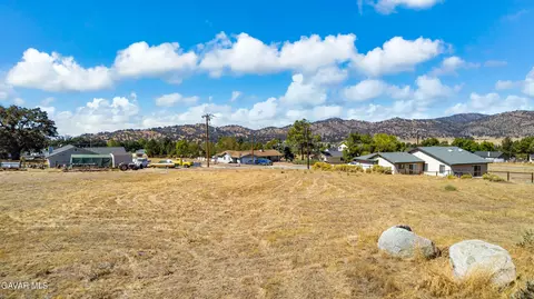 Kelso Court, Tehachapi, CA 93561 photo 3