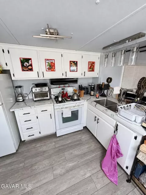 Kitchen - 37311 47th St #191, Palmdale, CA 93552 photo 1 of 2