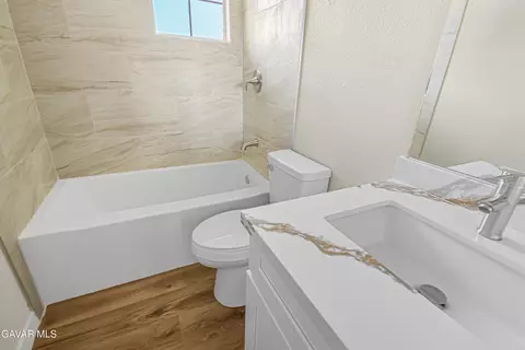Bath - 5168 Blue Sage Dr, Palmdale, CA 93552 photo 2 of 4