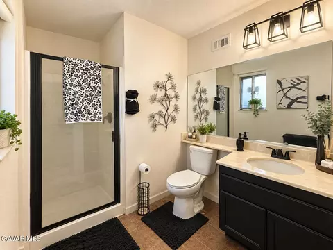 Bath - 44638 13th St, Lancaster, CA 93535 photo 1 of 1
