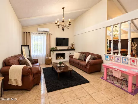 Living - 44638 13th St, Lancaster, CA 93535 photo 1 of 2