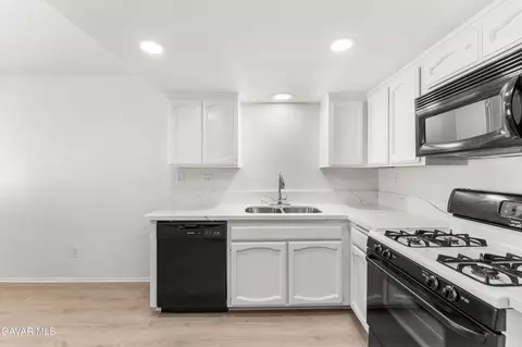 Kitchen - 1830 E Avenue J2 #3, Lancaster, CA 93535 photo 5 of 6