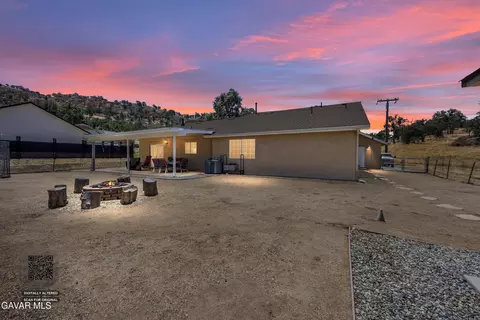 Exterior - 17381 Bold Venture Dr, Tehachapi, CA 93561 photo 2 of 10
