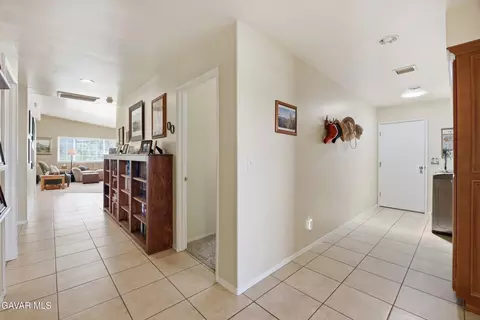 Entry Way - 17381 Bold Venture Dr, Tehachapi, CA 93561 photo 3 of 3