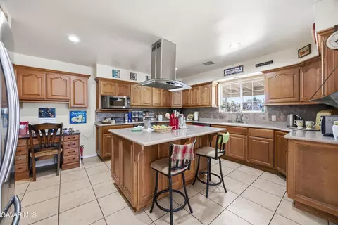 Kitchen - 17381 Bold Venture Dr, Tehachapi, CA 93561 photo 1 of 5