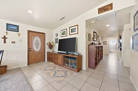 Entry Way - 17381 Bold Venture Dr, Tehachapi, CA 93561 photo 2 of 3