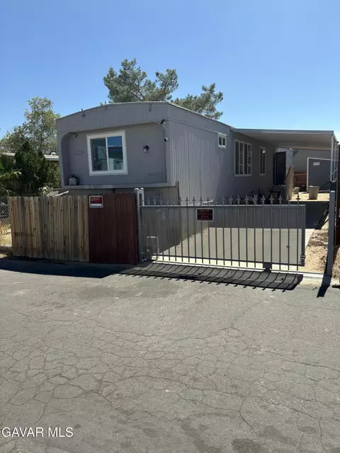 3300 15th St #SPC 270, Rosamond, CA 93560