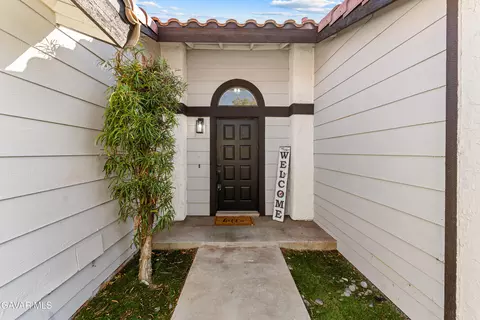 1002 E Avenue J6 Ave, Lancaster, CA 93535