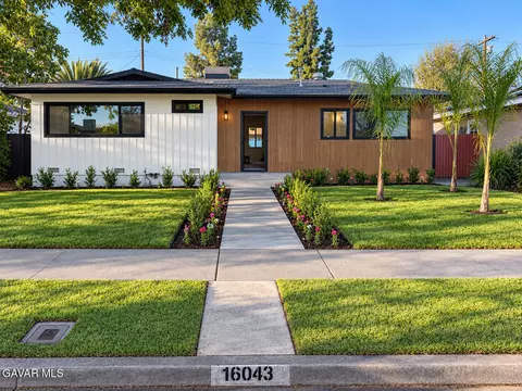 16043 Tuba St, North Hills, CA 91343
