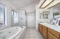 Bath - 23901 El Rancho Dr, Tehachapi, CA 93561 photo 1 of 4