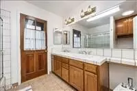 Bath - 23901 El Rancho Dr, Tehachapi, CA 93561 photo 3 of 4
