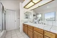 Bath - 23901 El Rancho Dr, Tehachapi, CA 93561 photo 2 of 4