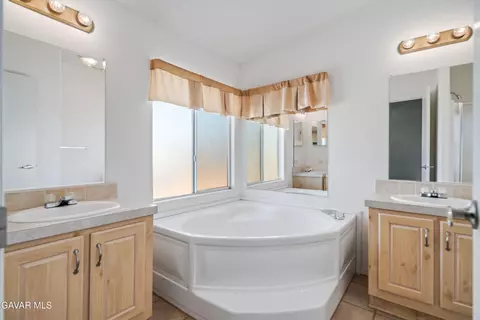 Bath - 45465 25th St #SPC 100, Lancaster, CA 93535 photo 1 of 5