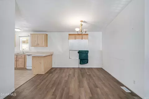 Dining - 45465 25th St #SPC 100, Lancaster, CA 93535 photo 1 of 1