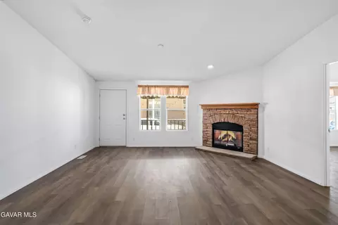 Living - 45465 25th St #SPC 100, Lancaster, CA 93535 photo 3 of 4