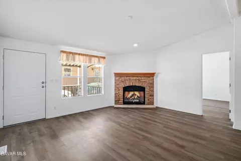 Living - 45465 25th St #SPC 100, Lancaster, CA 93535 photo 2 of 4