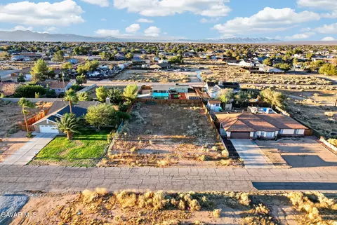 8501 Manzanita Ave, California City, CA 93505